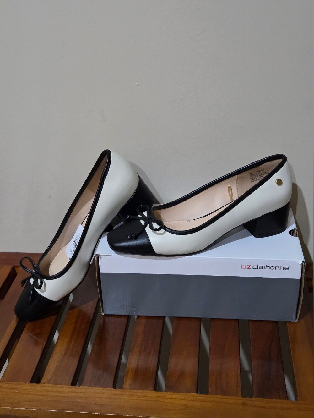 Liz Claiborne Fredson Two-Tone Ivory- Black Cap-Toe Low Block Heels Size 8 NEW